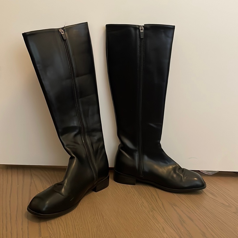 Black leather boots knee length new condition 7.5